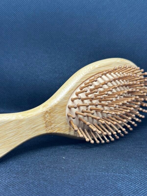 💚 Cepillo de bambú – Cuidado natural para tu cabello y el planeta