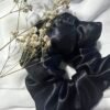 🎀 Scrunchies de satín – Suaves con tu cabello, lindas con tu estilo