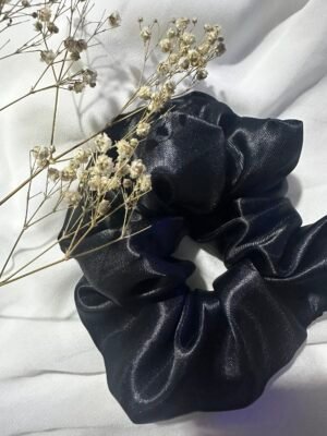 🎀 Scrunchies de satín – Suaves con tu cabello, lindas con tu estilo