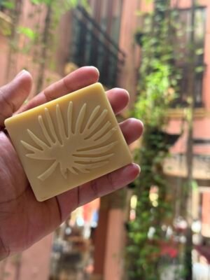 🌼 Jabón purificante y calmante – Equilibrio natural para piel delicada